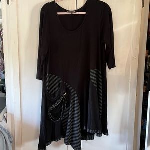 Pyramid Collection Long Black Tunic/Dress w/ Gray Stripes, Large, funky pocket